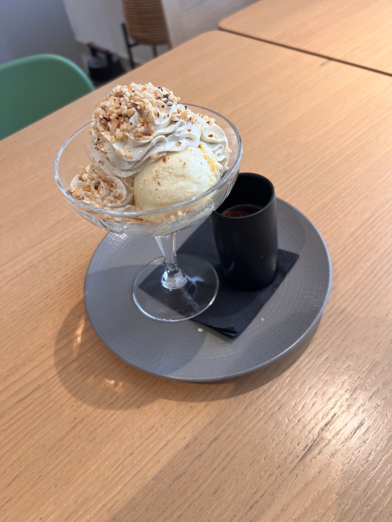 Café gourmand — glace vanille & chantilly noisette