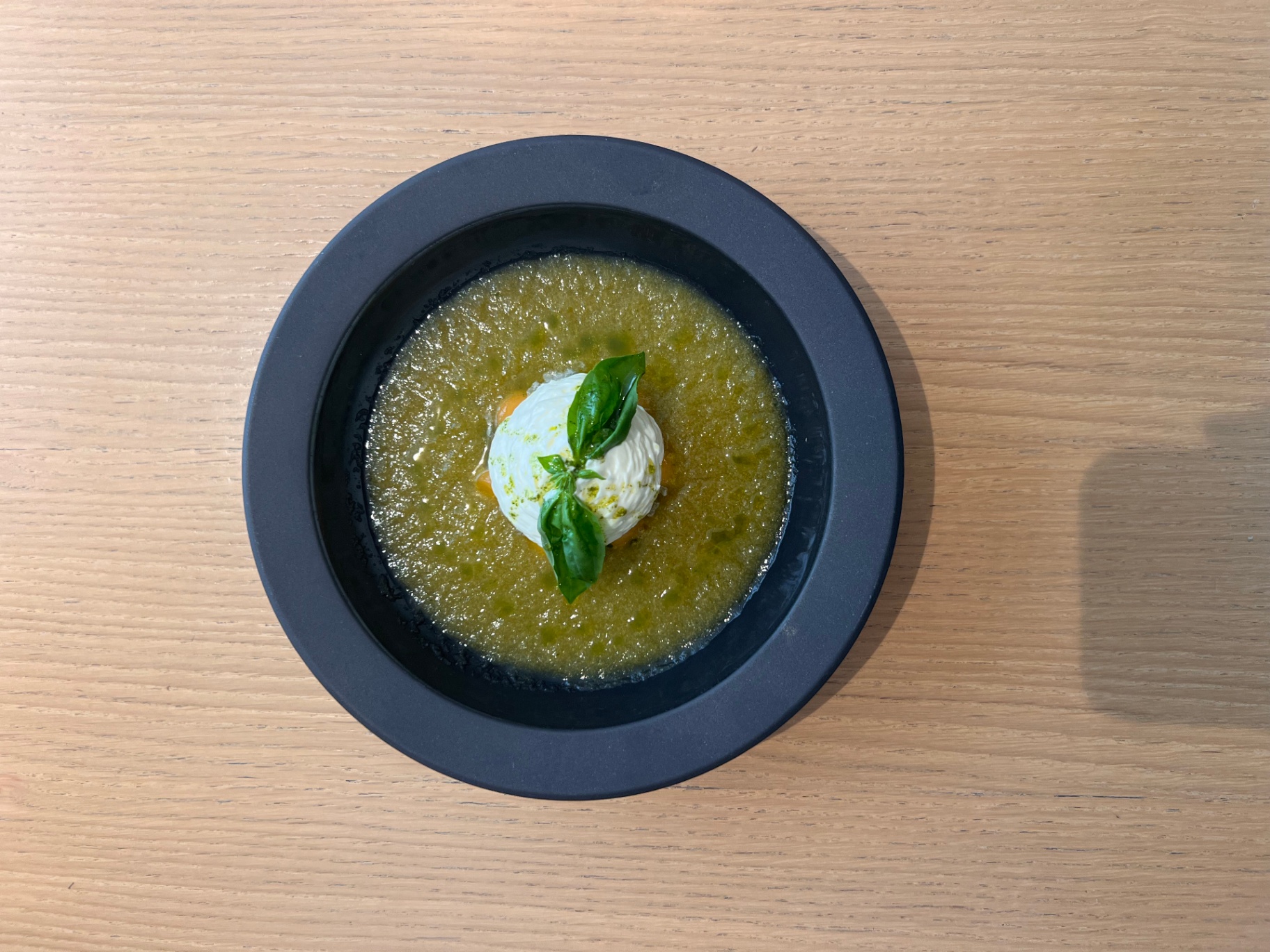 Gaspacho de melon, burrata & basilic